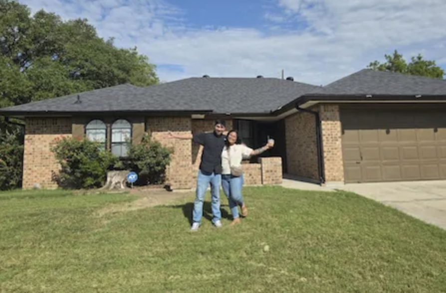 picture of Laura E. in front of a house